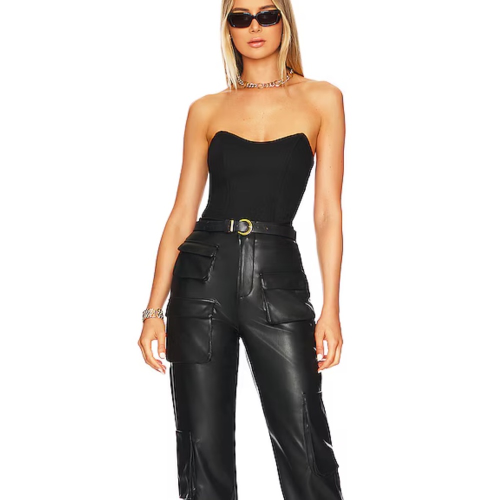 SUPERDOWN Stevie Sweetheart Bodysuit in Black. Size S